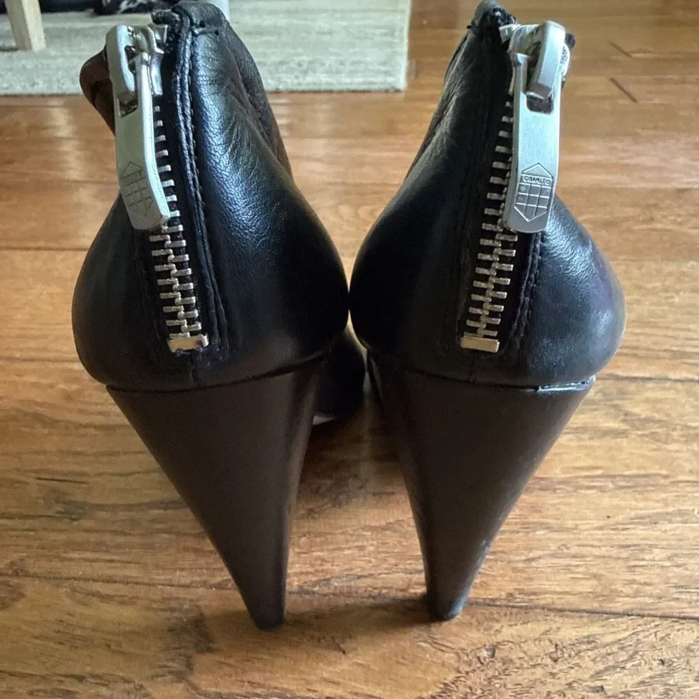 Vince Camuto Peep Toe Leather Shooties VC AMBER Booties Size 7.5 B Black Silver